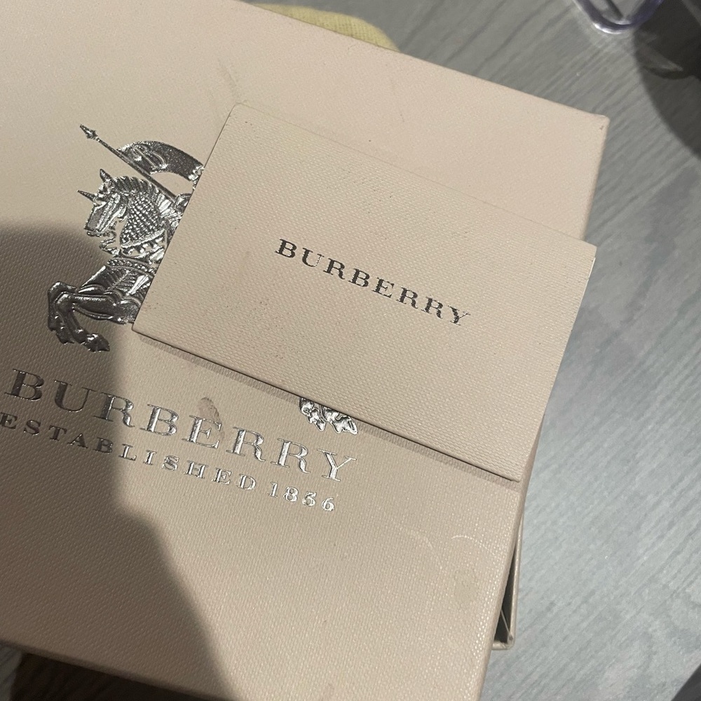 Gently used Women’s Burberry Belt - Picture 4 of 6